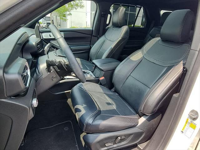 Photo of 2023 Star White Metallic Tri-Coat Ford Explorer