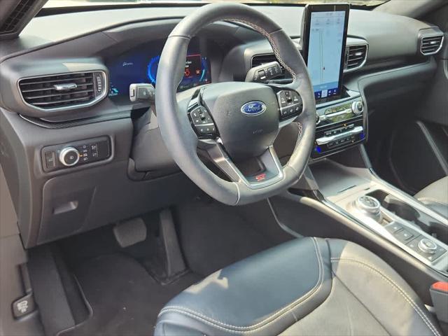 Photo of 2023 Star White Metallic Tri-Coat Ford Explorer