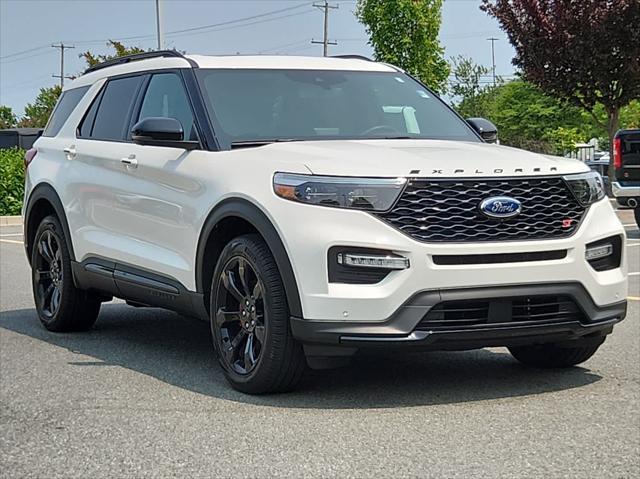 Photo of 2023 Star White Metallic Tri-Coat Ford Explorer