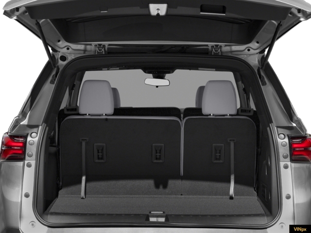 Photo of 2023 Summit White Chevrolet Traverse