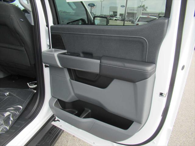 Photo of 2025 Oxford White Ford F-150 Lightning