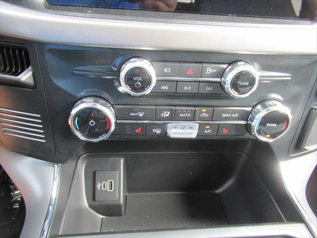 Photo of 2025 Oxford White Ford F-150 Lightning