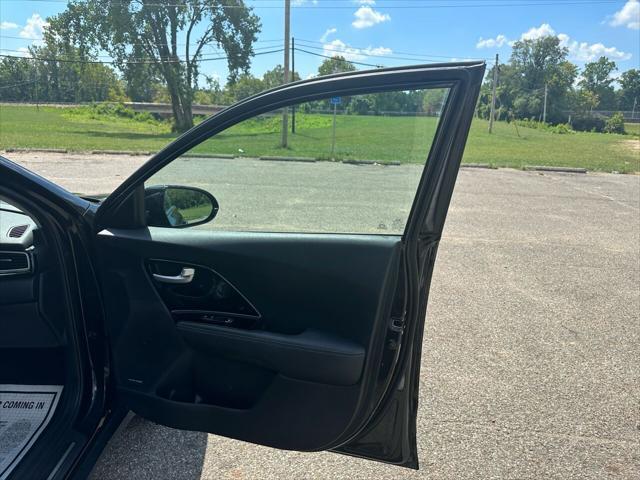 Photo of 2017 Rich Espresso Kia Niro