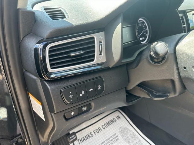 Photo of 2017 Rich Espresso Kia Niro