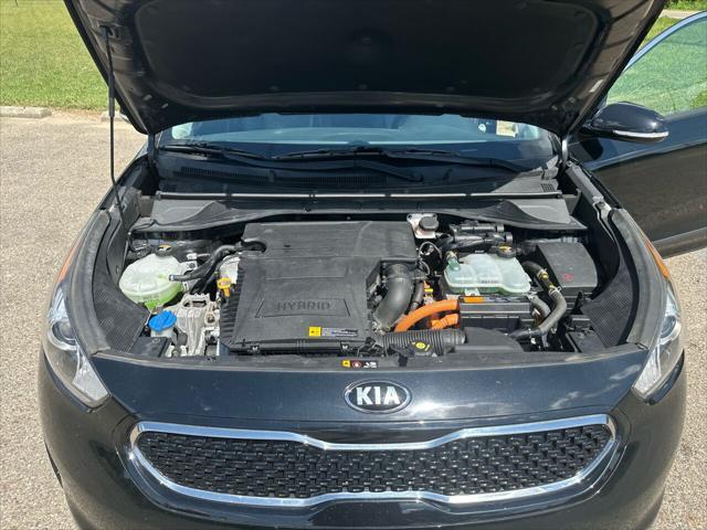 Photo of 2017 Rich Espresso Kia Niro