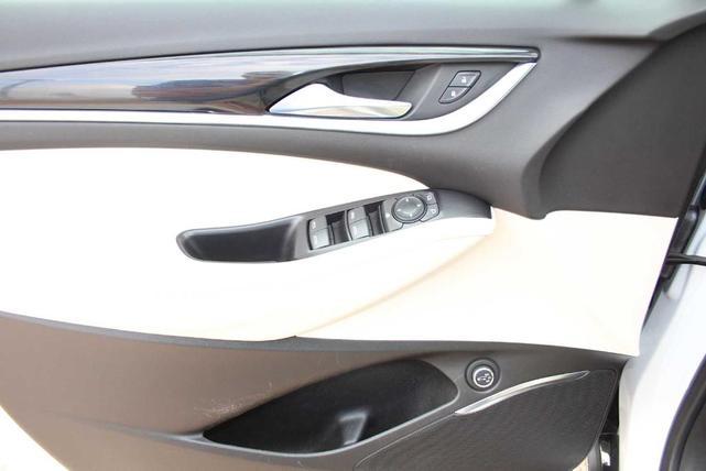 Photo of 2022 White Frost Tri-Coat Buick Enclave