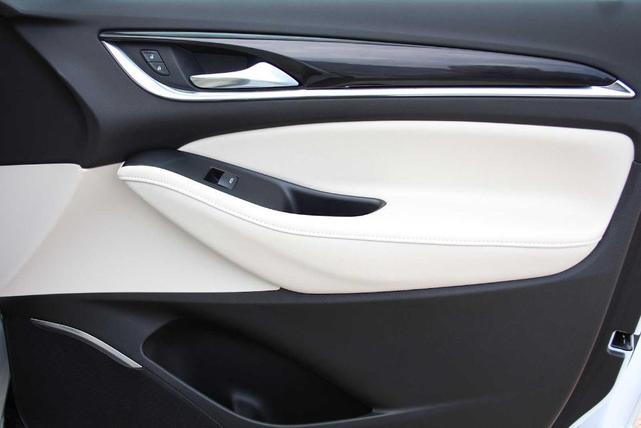 Photo of 2022 White Frost Tri-Coat Buick Enclave