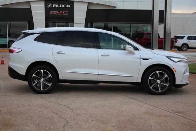 Photo of 2022 White Frost Tri-Coat Buick Enclave
