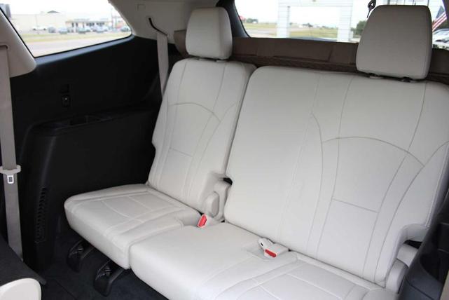 Photo of 2022 White Frost Tri-Coat Buick Enclave