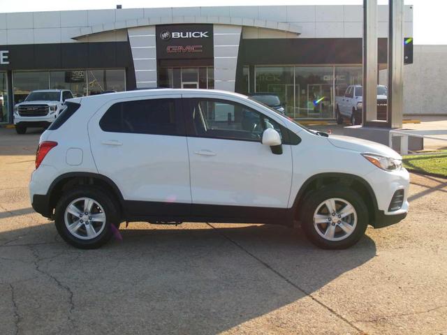 Photo of 2022 Summit White Chevrolet Trax