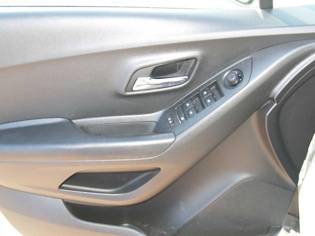 Photo of 2022 Summit White Chevrolet Trax
