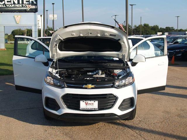 Photo of 2022 Summit White Chevrolet Trax