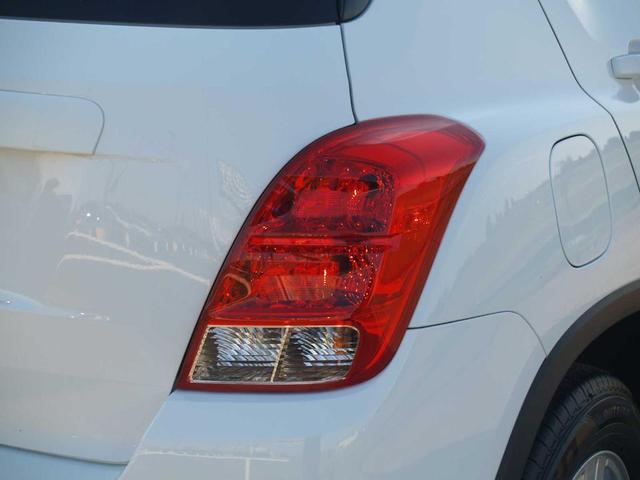 Photo of 2022 Summit White Chevrolet Trax