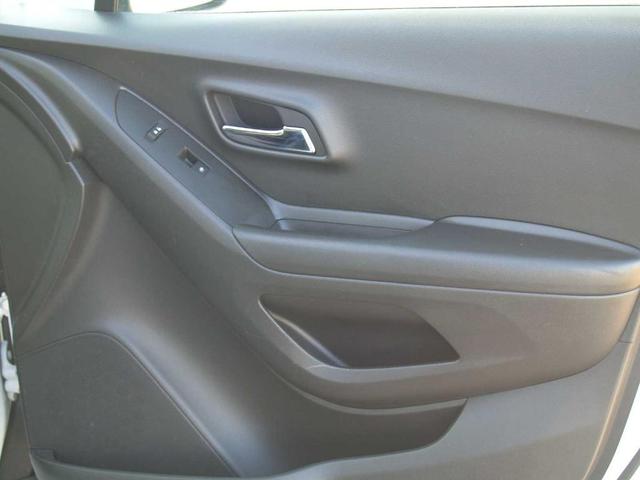 Photo of 2022 Summit White Chevrolet Trax
