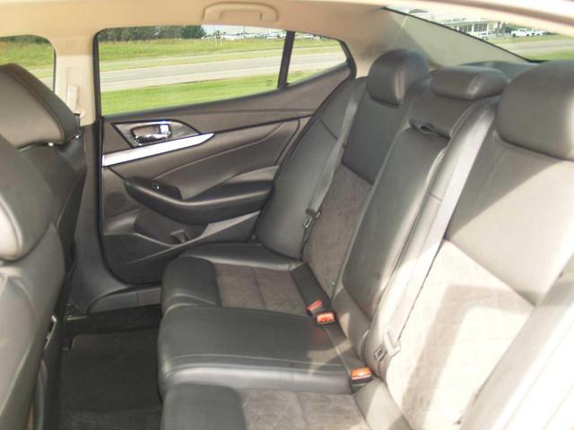 Photo of 2017 Black Nissan Maxima