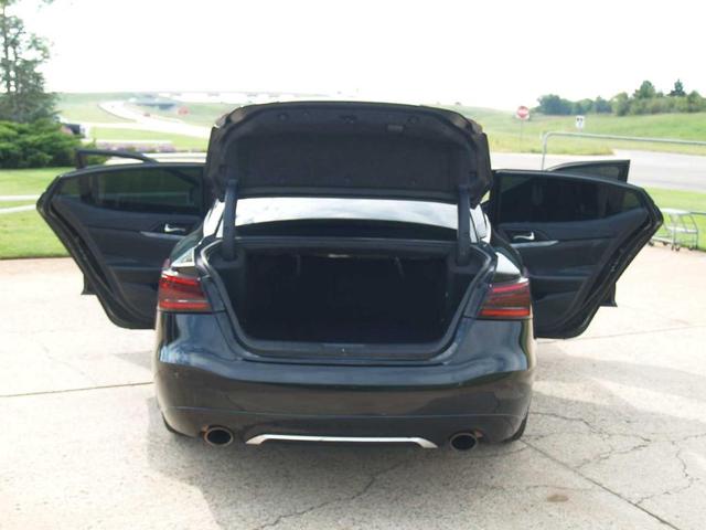 Photo of 2017 Black Nissan Maxima