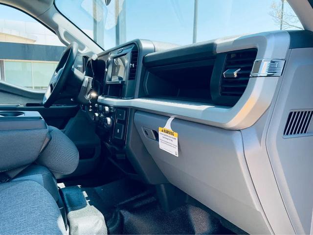 Photo of 2025 Oxford White Ford F-250