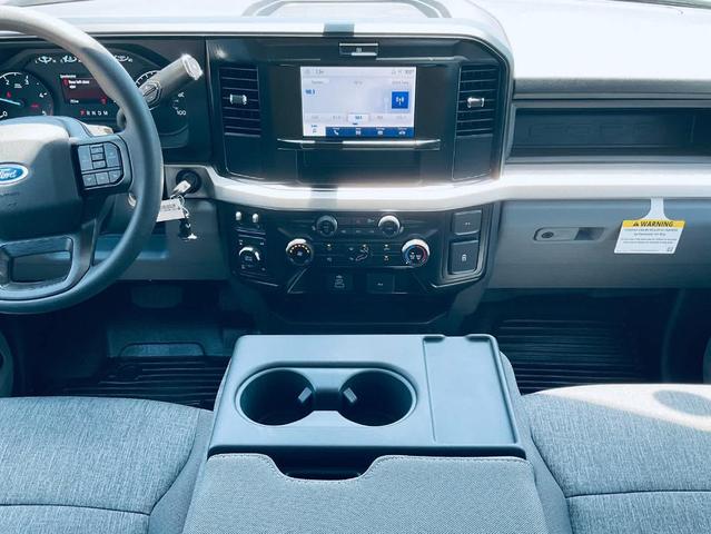 Photo of 2025 Oxford White Ford F-250