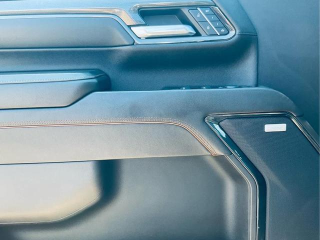 Photo of 2024 Onyx Black GMC Sierra 2500