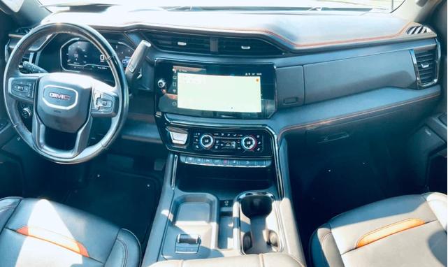 Photo of 2024 Onyx Black GMC Sierra 2500