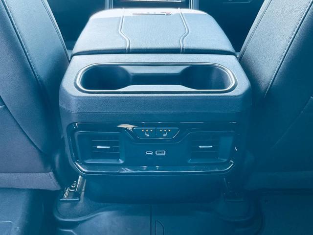 Photo of 2024 Onyx Black GMC Sierra 2500