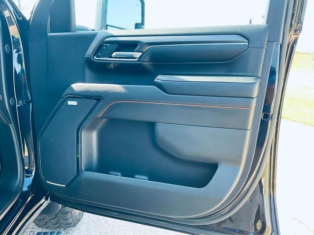 Photo of 2024 Onyx Black GMC Sierra 2500