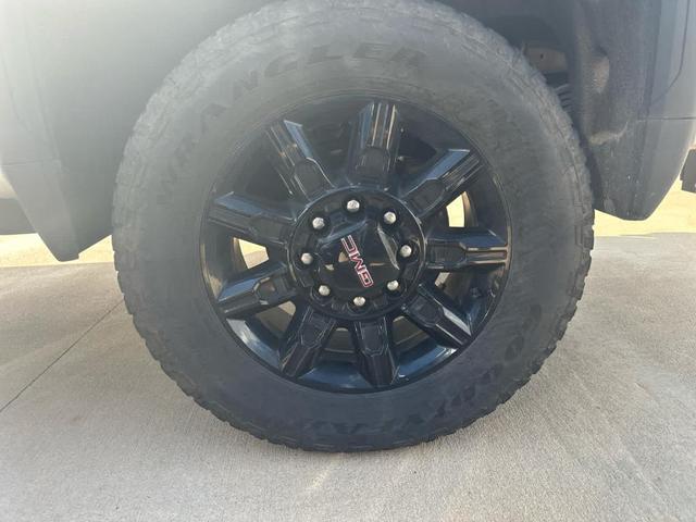 Photo of 2024 Summit White GMC Sierra 2500