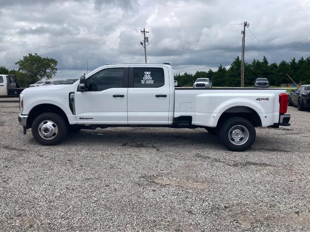 Photo of 2024 Oxford White Ford F-350