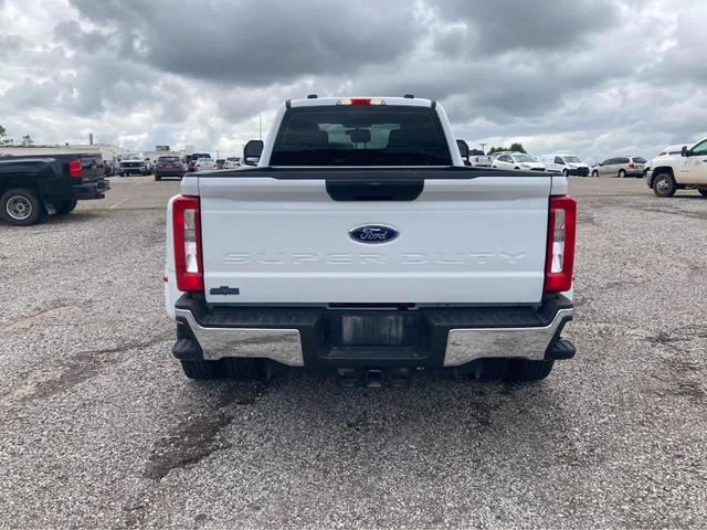 Photo of 2024 Oxford White Ford F-350