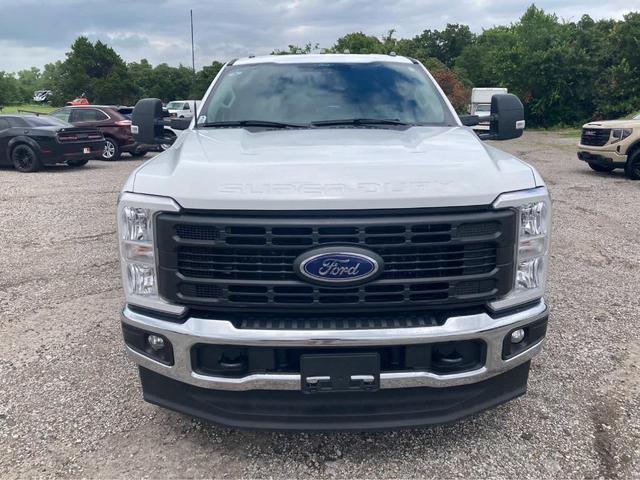 Photo of 2024 Oxford White Ford F-350