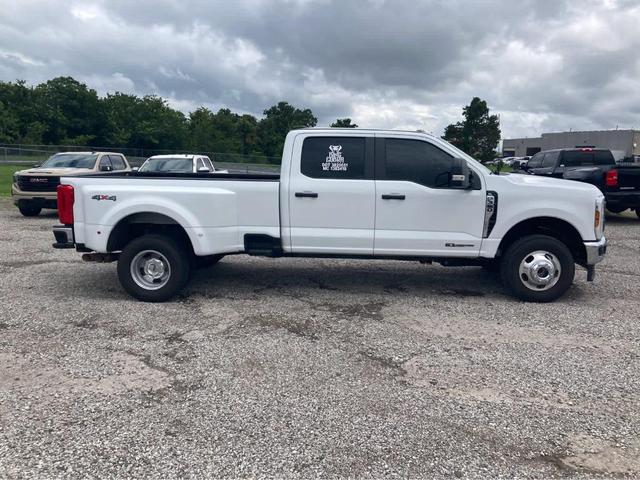 Photo of 2024 Oxford White Ford F-350