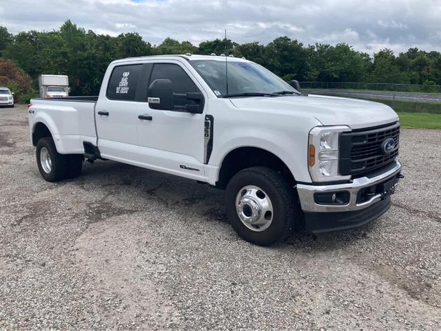 Photo of 2024 Oxford White Ford F-350