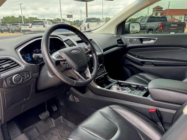 Photo of 2020 Iconic Silver Metallic Ford Edge