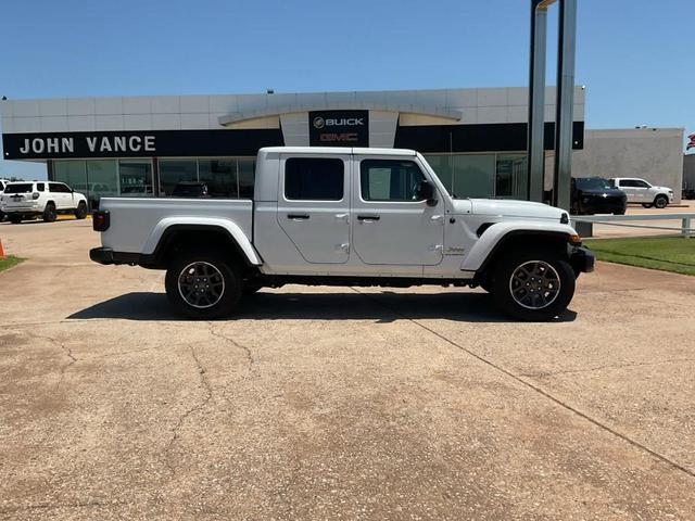 Photo of 2023 Bright White Clearcoat Jeep Gladiator