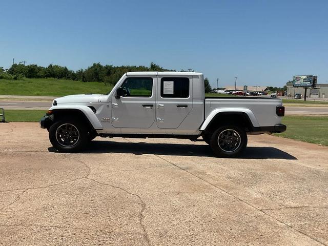 Photo of 2023 Bright White Clearcoat Jeep Gladiator
