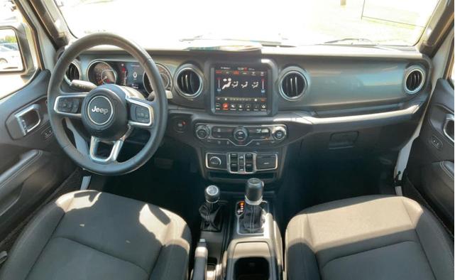 Photo of 2023 Bright White Clearcoat Jeep Gladiator