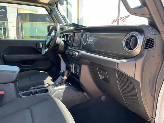 Photo of 2023 Bright White Clearcoat Jeep Gladiator
