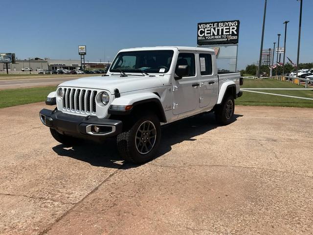 Photo of 2023 Bright White Clearcoat Jeep Gladiator