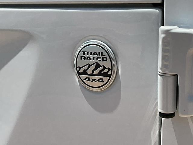 Photo of 2023 Bright White Clearcoat Jeep Gladiator