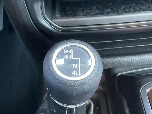 Photo of 2023 Bright White Clearcoat Jeep Gladiator