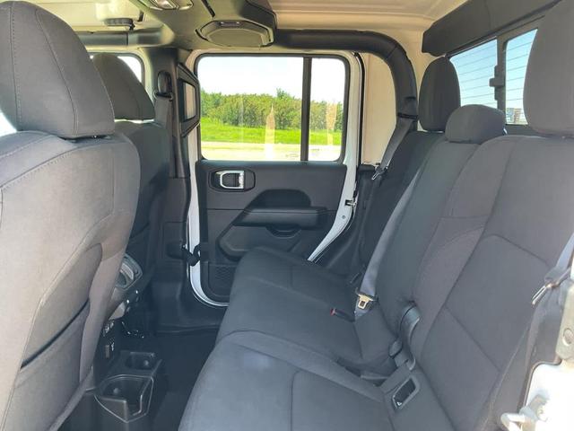Photo of 2023 Bright White Clearcoat Jeep Gladiator