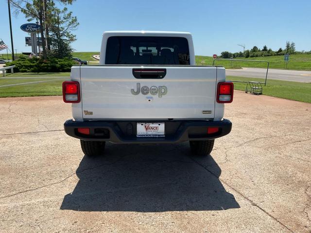 Photo of 2023 Bright White Clearcoat Jeep Gladiator