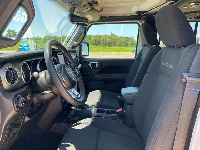 Photo of 2023 Bright White Clearcoat Jeep Gladiator