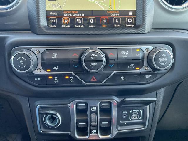 Photo of 2023 Bright White Clearcoat Jeep Gladiator