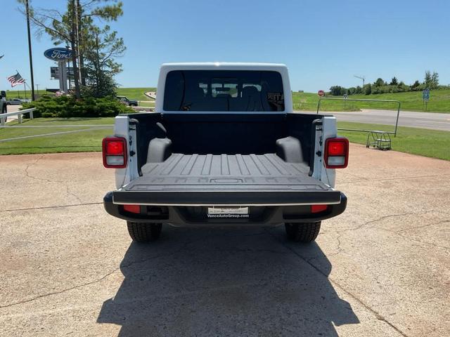Photo of 2023 Bright White Clearcoat Jeep Gladiator