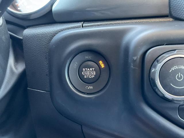 Photo of 2023 Bright White Clearcoat Jeep Gladiator