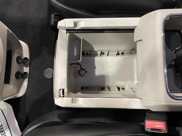 Photo of 2013 Billet Silver Metallic Clearcoat Chrysler Town & Country