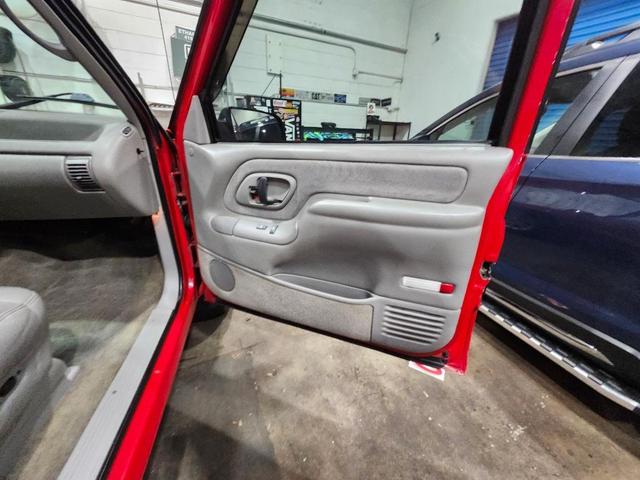 Photo of 1996 Red Chevrolet 1500