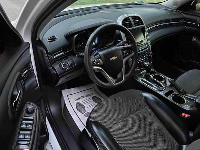 Photo of 2015 WHITE Chevrolet Malibu