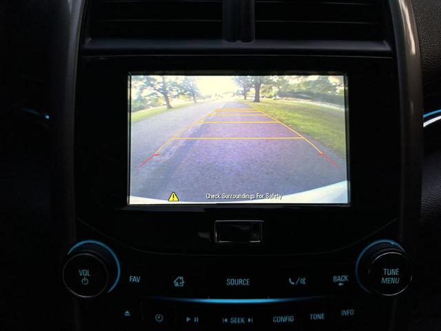 Photo of 2015 WHITE Chevrolet Malibu